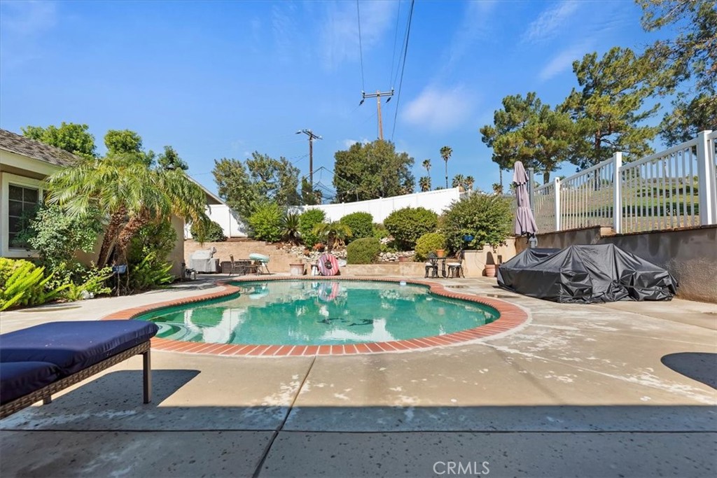 5220 Wonderland Drive