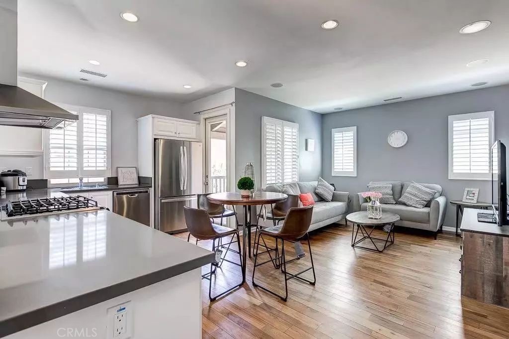 WELCOME! This is a beautiful 2b1.5b fully furnished Detached Condo in Woodbury Community. Washer, Dryer and Refrigerator are all included. You will have access to 7 resort style pools and spas, Fireplaces and barbecue areas, neighborhood gardens, sand volleyball, basketball courts, tennis courts, sport courts and much more. Walk distance to Woodbury Town Center , Woodbury Elementary School and Jeffrey Trail Middle School.