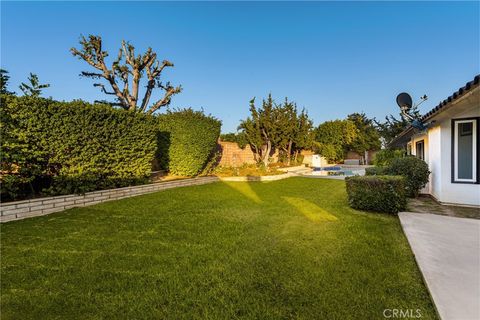 A home in North Tustin