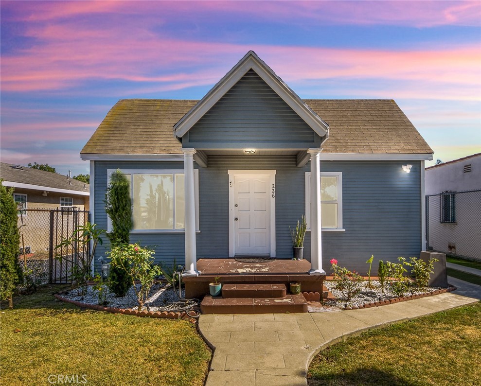 Main image without alt text