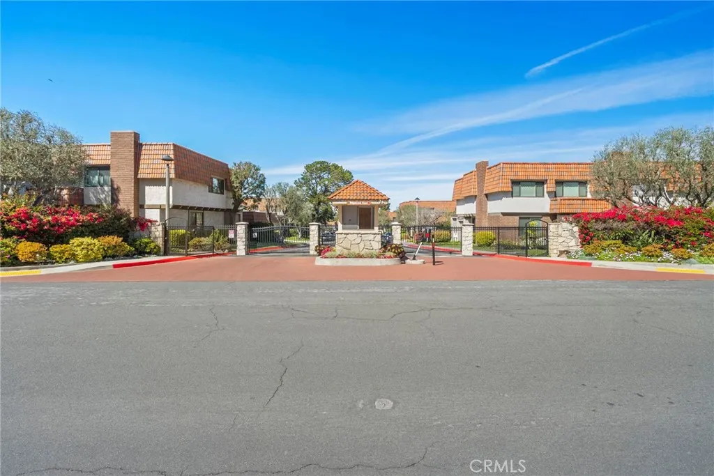 Rancho Palos Verdes, California 90275, United States, 2 Bedrooms Bedrooms, ,2 BathroomsBathrooms,Residential,Active,88966