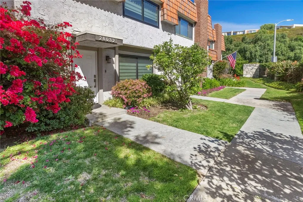 Rancho Palos Verdes, California 90275, United States, 2 Bedrooms Bedrooms, ,2 BathroomsBathrooms,Residential,Active,88966