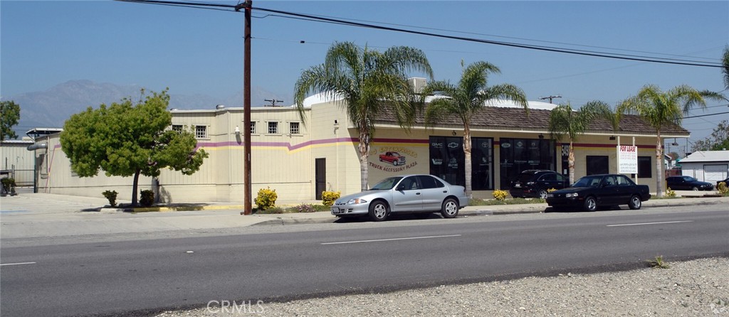 Prime 1,700 SF Commercial Space for Lease – 5498 W Mission Blvd, Unit B, Ontario, CA 91762 Property Highlights: Size: Approx. 1,700 SF Location: High-traffic area on Mission Blvd Zoning: Ideal for automotive, retail, office, or light industrial use (NO ROLL UP DOOR) Access to the unit are in the photos. Accessibility: Easy access to I-10, I-15, and Ontario International Airport Parking: Ample on-site parking Visibility: Excellent frontage with strong signage opportunities Property Description: Strategically located in the heart of Ontario, this versatile 1,700 SF commercial unit offers prime visibility and accessibility on Mission Blvd, a high-traffic corridor surrounded by thriving businesses. The space is well-suited for automotive services, retail, office, or light industrial use, benefiting from ample parking and strong drive-by exposure. The unit features an open layout, high ceilings, and flexible zoning, making it an excellent choice for a variety of business operations. With easy access to major freeways (I-10, I-15, and CA-60), this property is positioned in a growing commercial hub with a strong local customer base. Nearby Attractions & Amenities: Ontario Mills Mall – One of the largest outlet malls in Southern California Toyota Arena – Premier venue for concerts and sporting events Ontario International Airport – A key transit hub for business and leisure travel Downtown Ontario – A rapidly expanding business and retail district