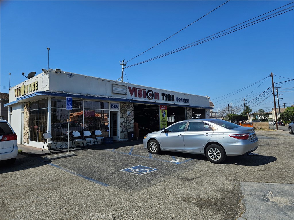 Priced to sell! Well established Tire shop including 13586 sf COMMERCIAL GAC3 LOT in prime location surrounded by many residential complexes. 18 years with current owners, many existing customers. Great opportunity to convert to mini market.