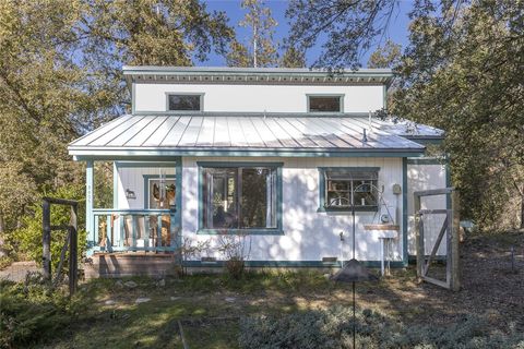 A home in Mariposa