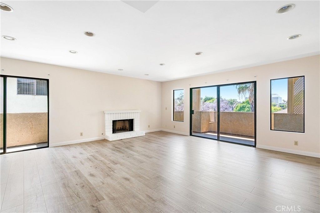 listing image 130722873025411057737