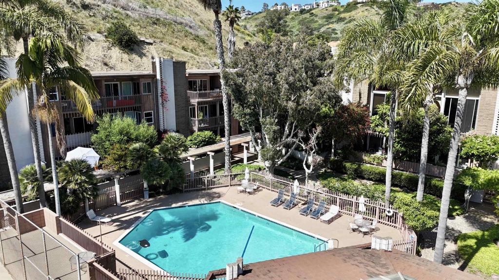 Photo 32 of 47 of 2610 Torrey Pines Road C21 condo