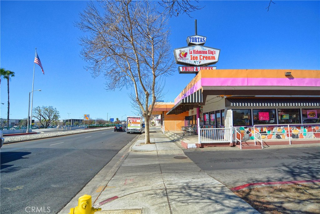 RETAIL SHOPPING CENTER, Beahty salon available, Any other business is available , Super market area, Good location.