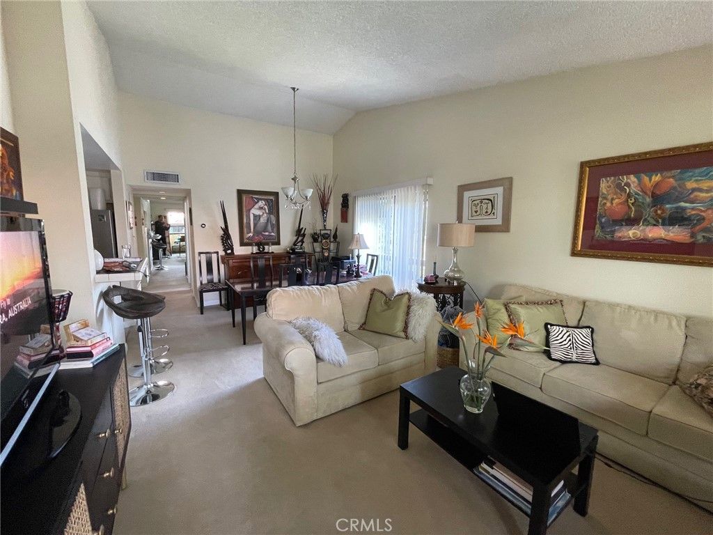 listing image 0