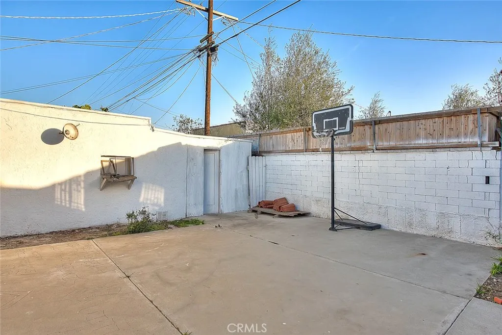 Los Angeles, California 90047, United States, 4 Bedrooms Bedrooms, ,2 BathroomsBathrooms,Residential,Active,99422