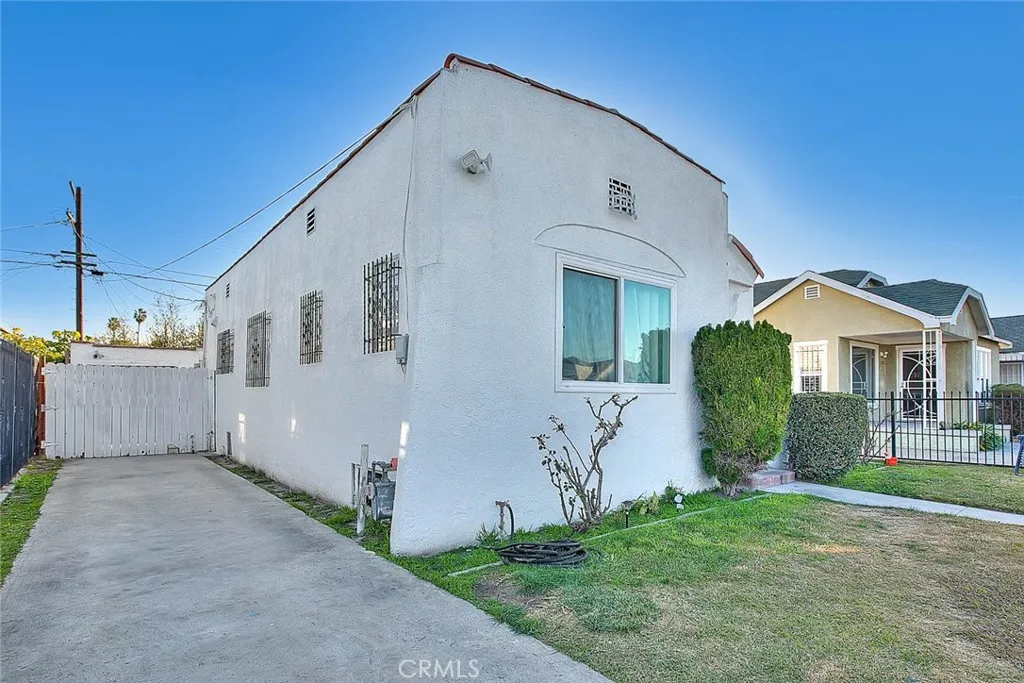 Los Angeles, California 90047, United States, 4 Bedrooms Bedrooms, ,2 BathroomsBathrooms,Residential,Active,99422
