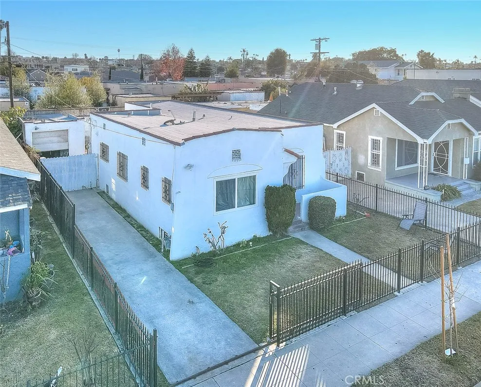 Los Angeles, California 90047, United States, 4 Bedrooms Bedrooms, ,2 BathroomsBathrooms,Residential,Active,99422