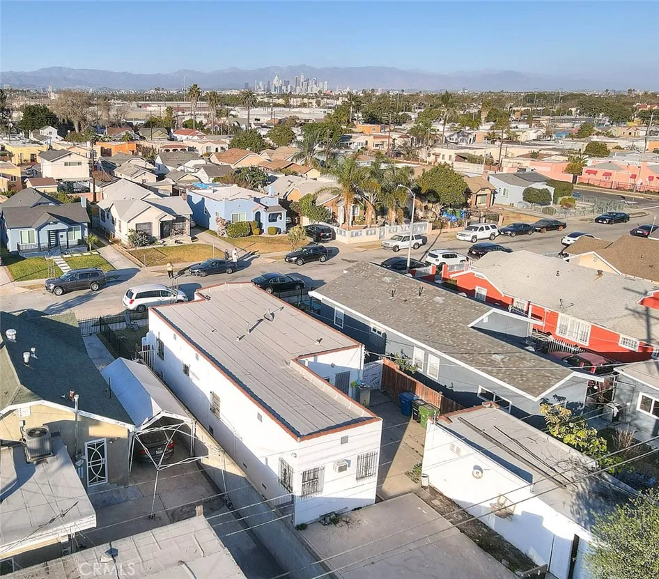 Los Angeles, California 90047, United States, 4 Bedrooms Bedrooms, ,2 BathroomsBathrooms,Residential,Active,99422