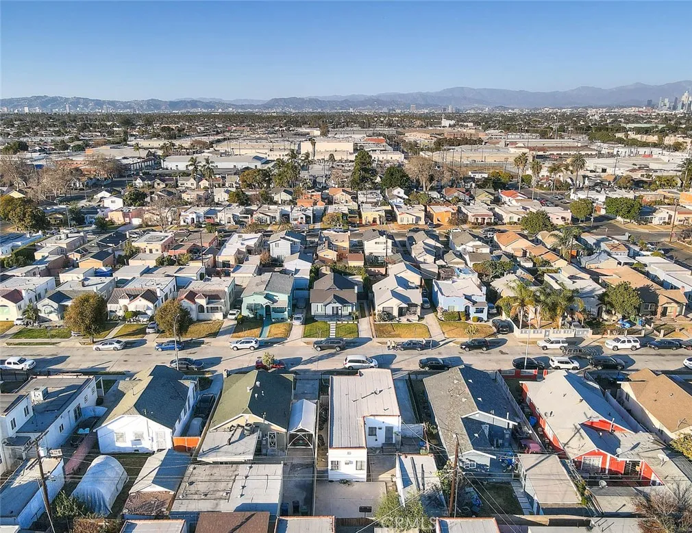 Los Angeles, California 90047, United States, 4 Bedrooms Bedrooms, ,2 BathroomsBathrooms,Residential,Active,99422