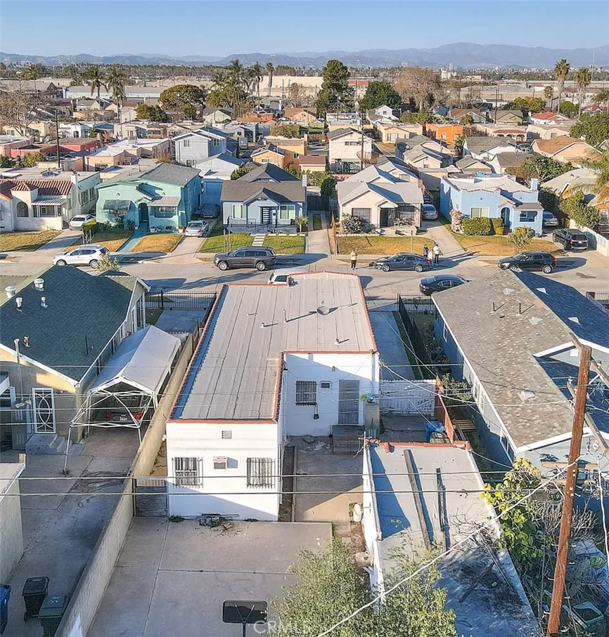 Los Angeles, California 90047, United States, 4 Bedrooms Bedrooms, ,2 BathroomsBathrooms,Residential,Active,99422