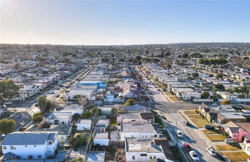 Los Angeles, California 90047, United States, 4 Bedrooms Bedrooms, ,2 BathroomsBathrooms,Residential,Active,99422