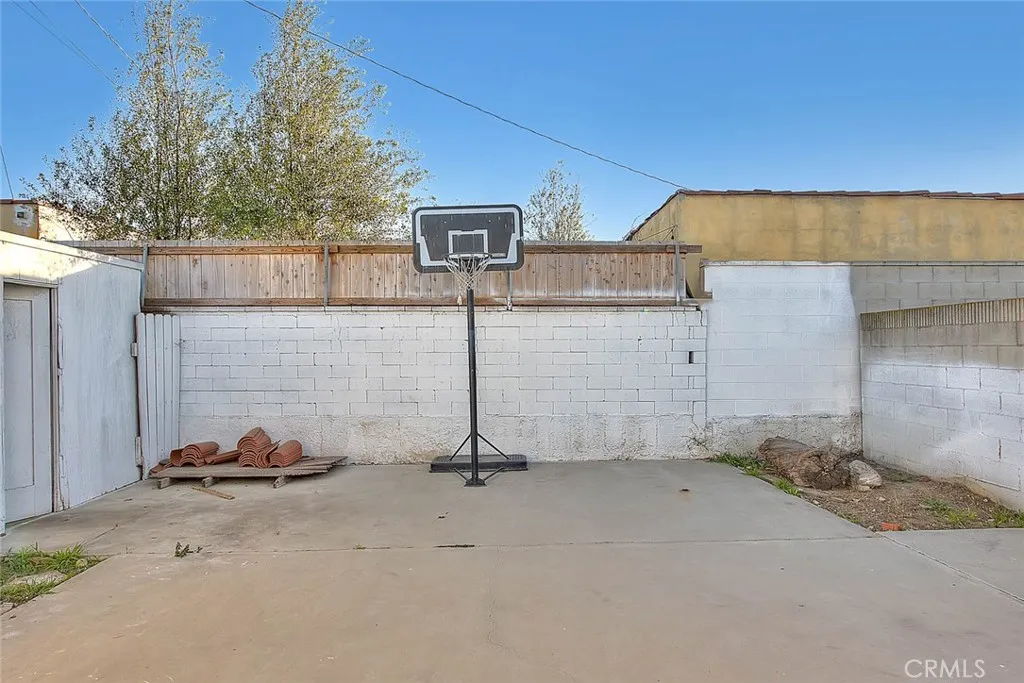 Los Angeles, California 90047, United States, 4 Bedrooms Bedrooms, ,2 BathroomsBathrooms,Residential,Active,99422