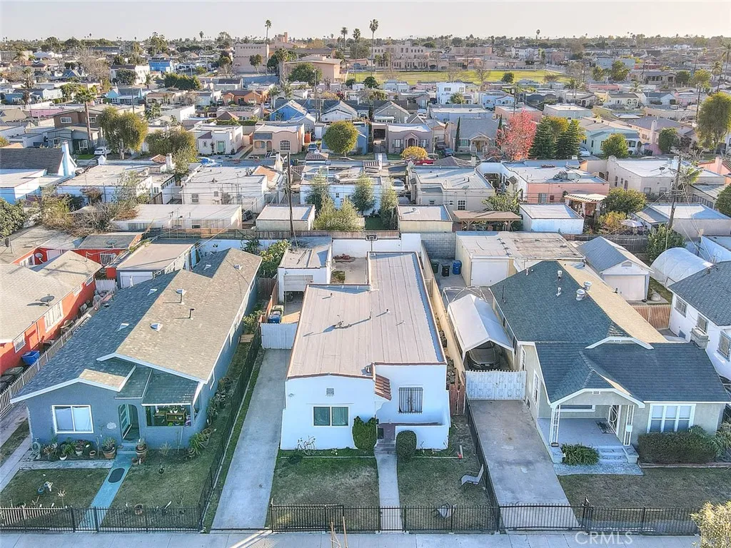 Los Angeles, California 90047, United States, 4 Bedrooms Bedrooms, ,2 BathroomsBathrooms,Residential,Active,99422