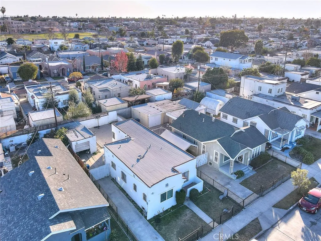 Los Angeles, California 90047, United States, 4 Bedrooms Bedrooms, ,2 BathroomsBathrooms,Residential,Active,99422