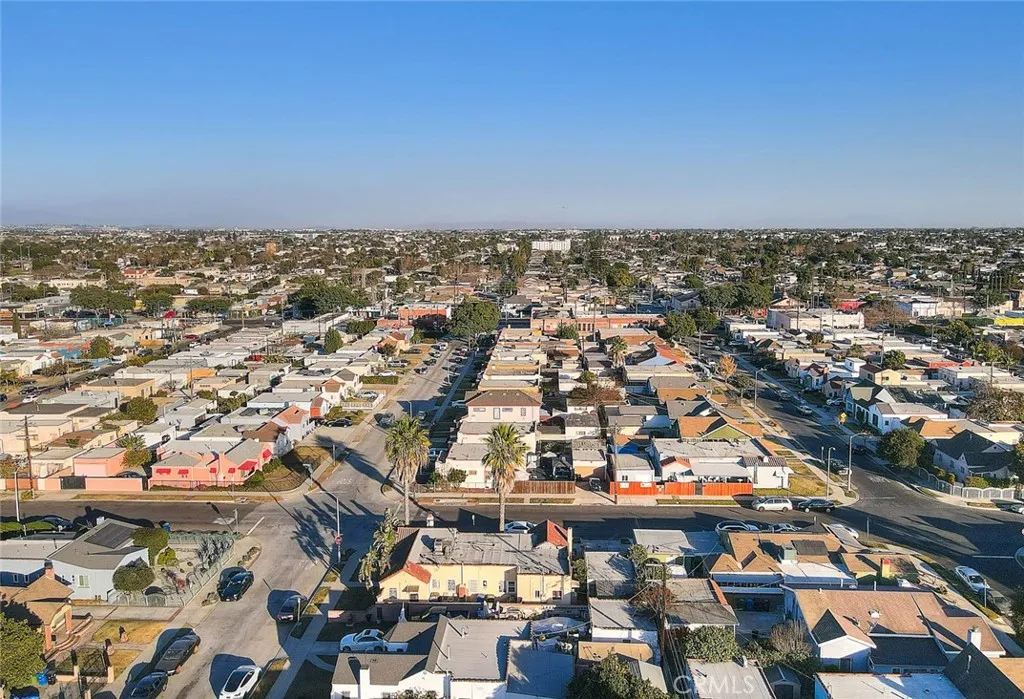 Los Angeles, California 90047, United States, 4 Bedrooms Bedrooms, ,2 BathroomsBathrooms,Residential,Active,99422