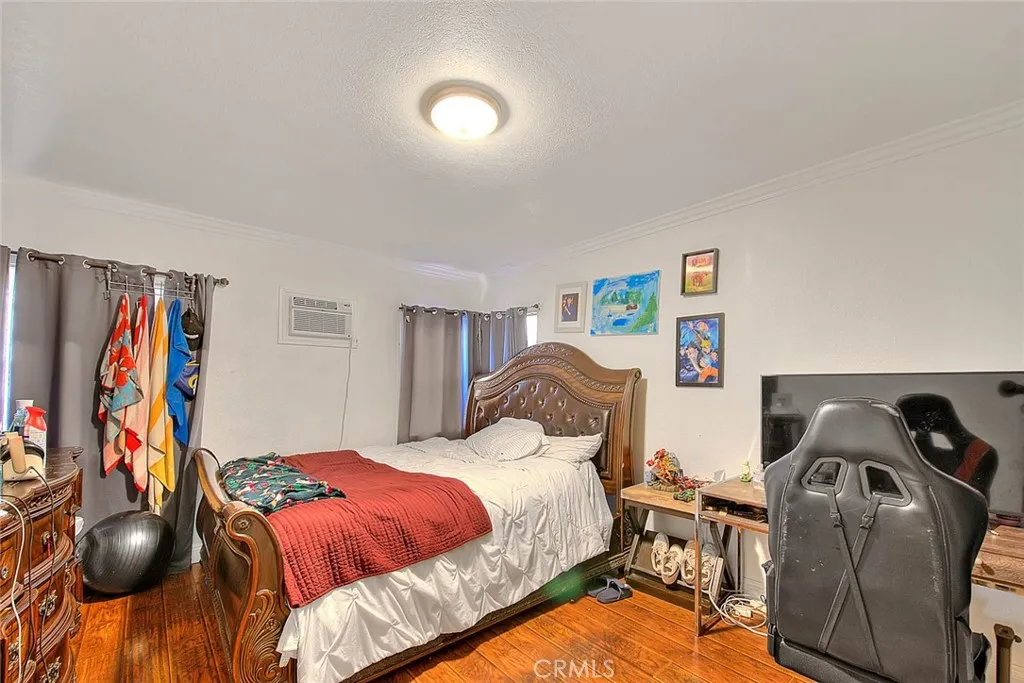 Los Angeles, California 90047, United States, 4 Bedrooms Bedrooms, ,2 BathroomsBathrooms,Residential,Active,99422