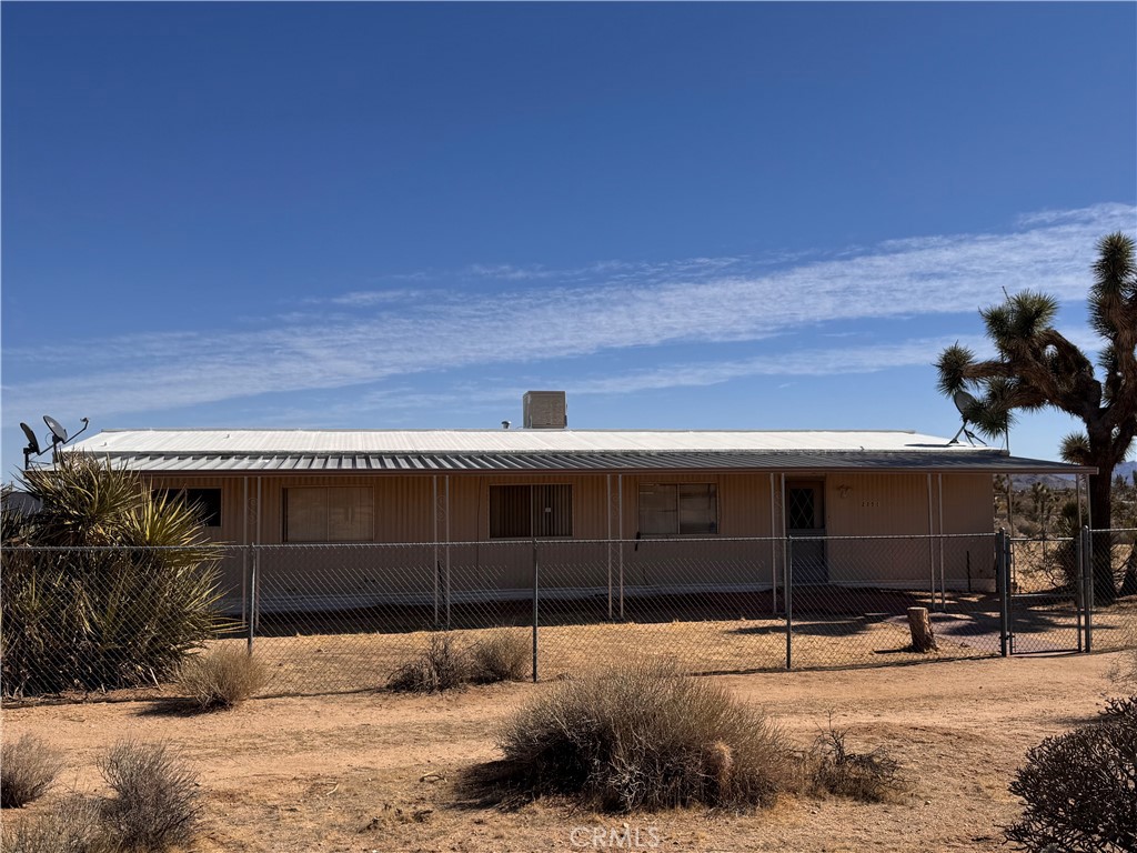 Welcome to 2351 Teakwood in Yucca Valley! This charming manufactured home offers 2 bedrooms and 2 bathrooms, spread across 1,320 square feet of comfortable living space. Situated on an expansive 2.71 acre lot, the property provides ample room for growth and creativity with endless potential.
Surrounded by the beauty of the high desert, this home features iconic Joshua trees and offers crisp, refreshing air and starry skies that create a serene and peaceful atmosphere. Whether you're looking for a tranquil retreat or a place to build your dream home, this property delivers the incomparable beauty and charm of the desert.
Embrace the quiet, friendly environment of this unique location and make this property your own!