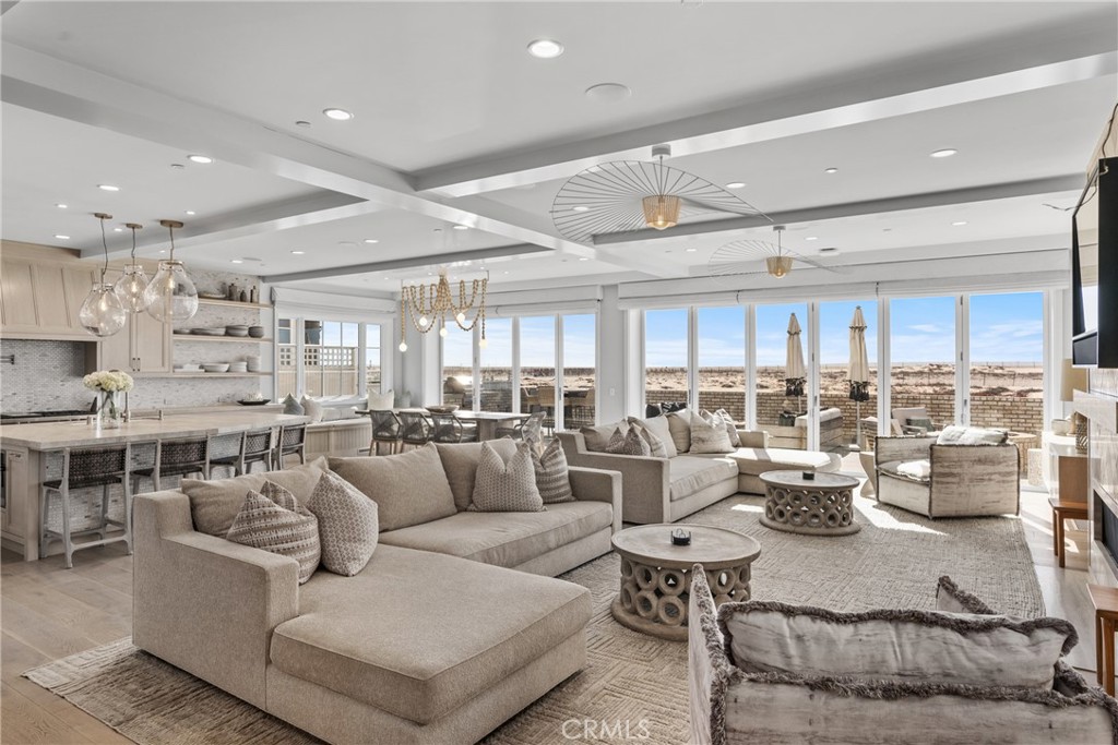 1215 E Balboa Boulevard