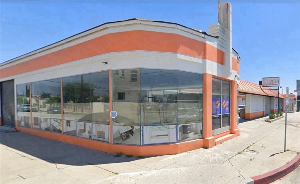 Location! Location! Location! Located in the Busy Street on Garvey AVE in City of El month. There are two separate buildings on the same lot. Corner lot of all glass store for ±1863 sqft, it could be for retail, show room, or office, Lessee to verify with city regarding square footage, zoning and intended uses.