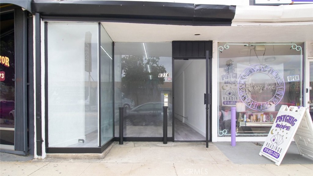 Presenting an exceptional commercial lease property in the vibrant area of North Hollywood! This remodeled space provides a fantastic opportunity for an office or business venture. Offering ample brightness and spaciousness, the interior features stunning lamented flooring, a well-appointed bathroom, and an additional office/storage space. Convenient back-alley access adds further ease and accessibility to the premises. To cater to your parking needs, this space includes two assigned tandem parking spaces situated at the back of the office. Additionally, plentiful street parking ensures convenient options for your clients and employees. Located on Laurel Canyon, this property enjoys a prime position with easy access to the 170-freeways, allowing for seamless commuting. Moreover, a variety of dining options are within close proximity, making it convenient for your business and staff. Don't miss out on this wonderful opportunity to secure a bright and spacious commercial lease property in the heart of North Hollywood. Act now to unlock the potential for your office or business to thrive in this bustling location.