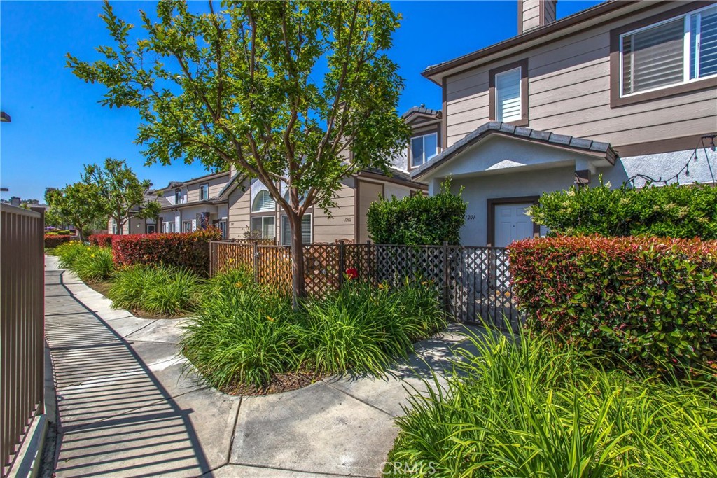 View Redlands, CA 92373 townhome
