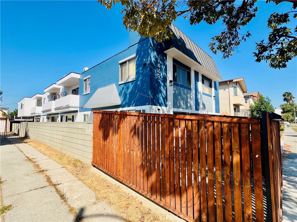 1449 S Point View Street