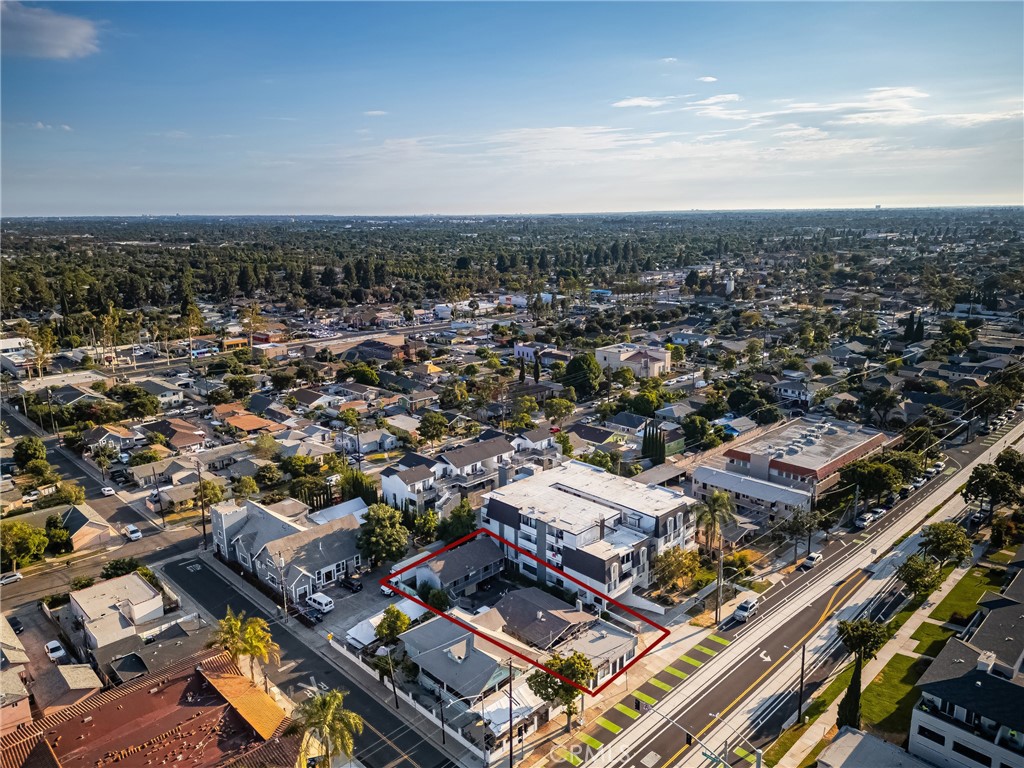1106 W Santa Ana Boulevard