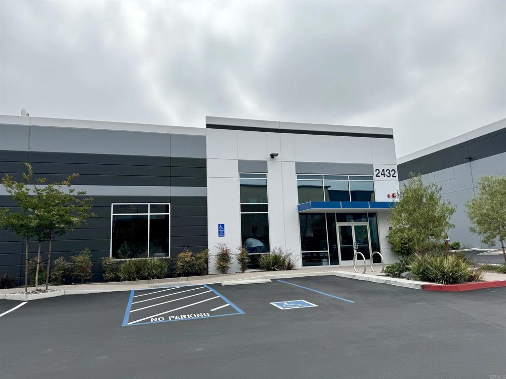 2432 2432 FENTON ST 200