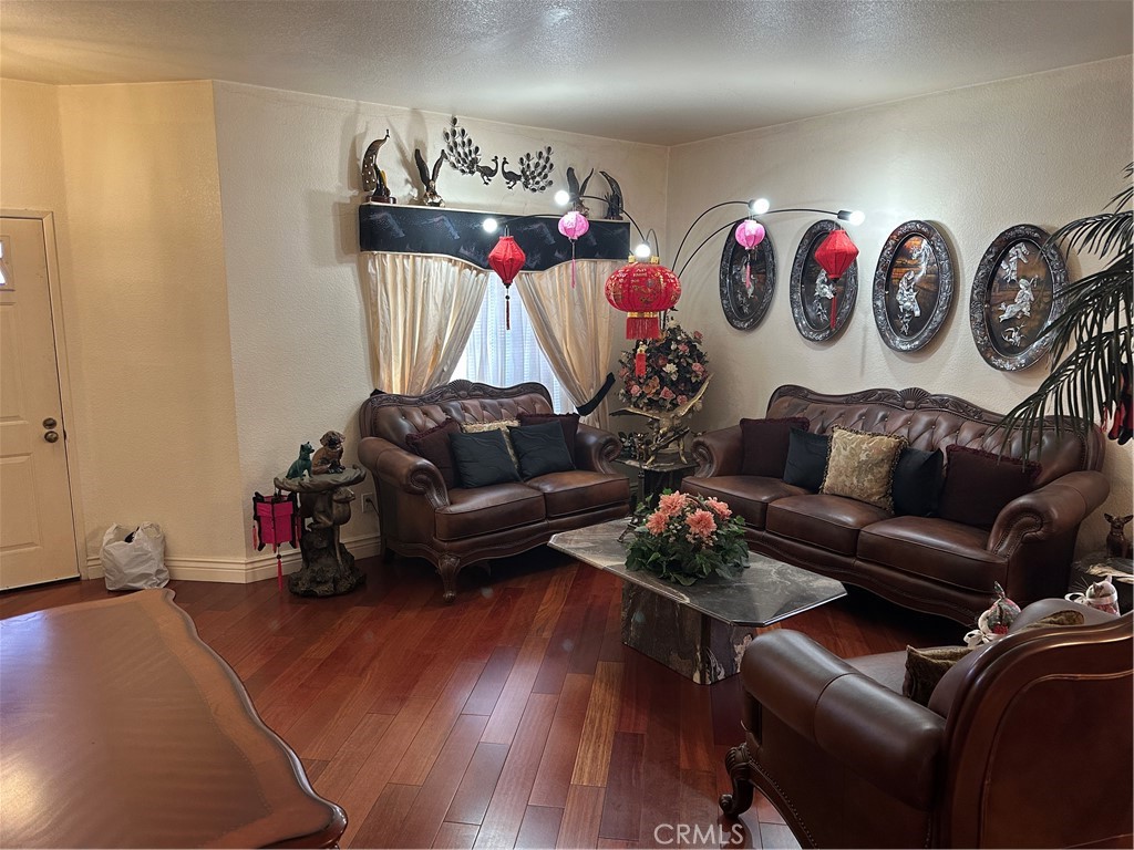 930 N Forest Avenue