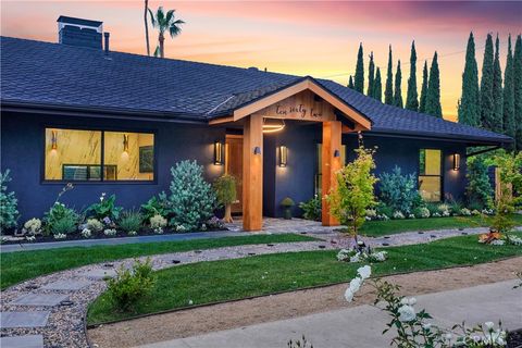 A home in North Tustin