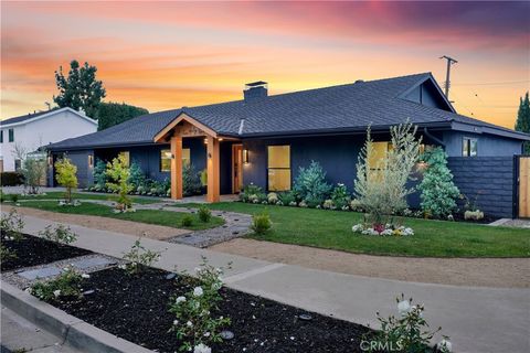 A home in North Tustin