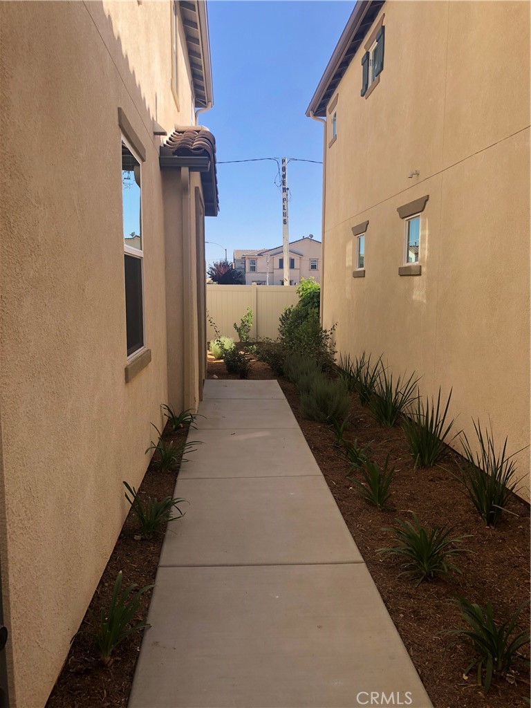 41957 Zafra Street