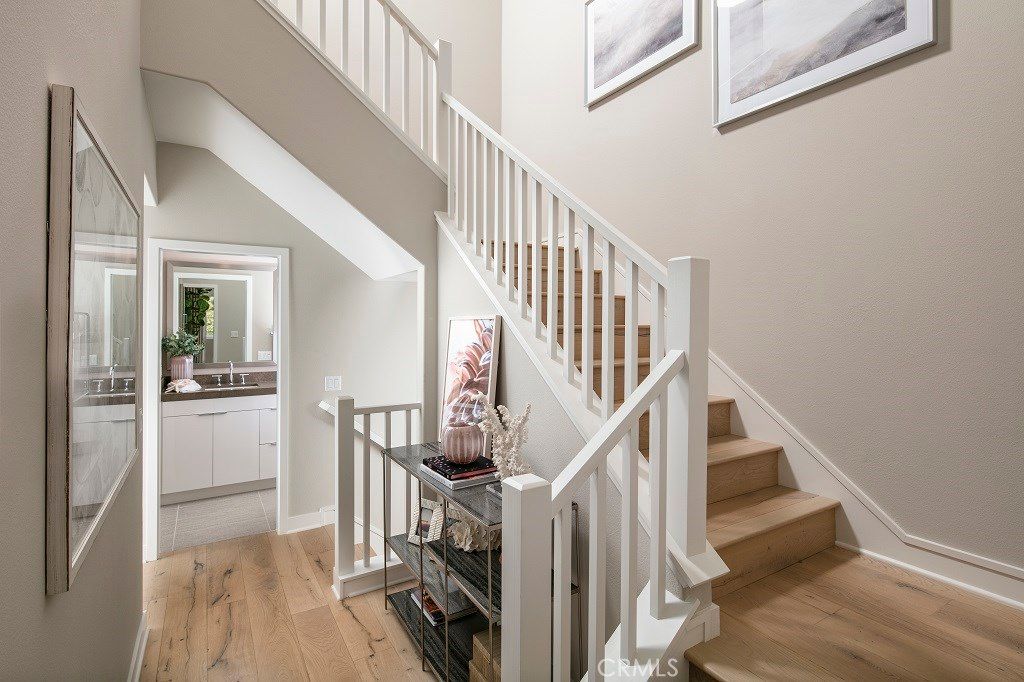 listing image 130720356875621849822