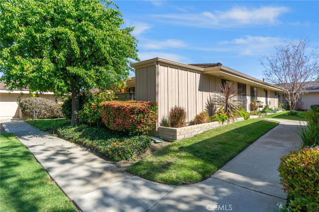 27521 Avenida Larga