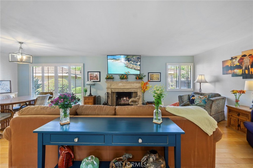 27521 Avenida Larga
