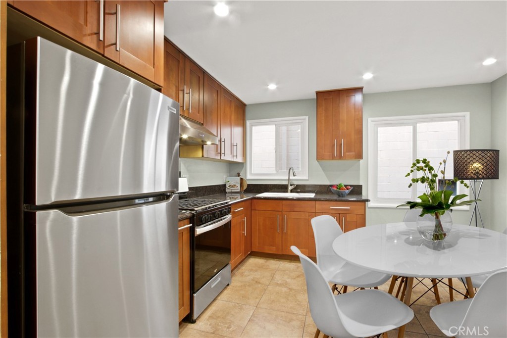 325 Cedar Avenue 7