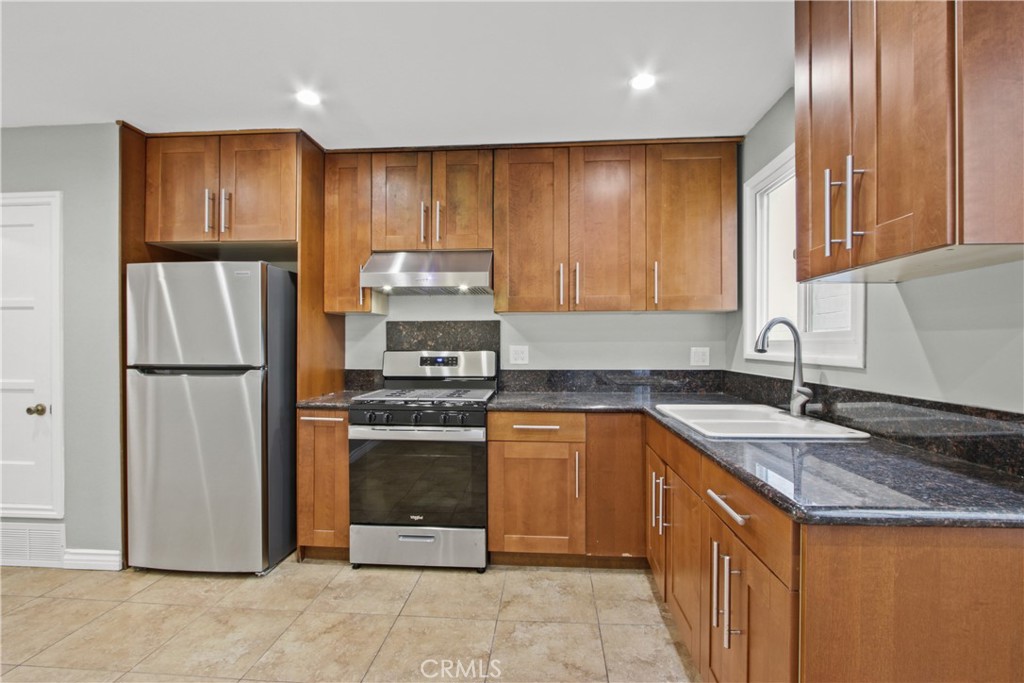 325 Cedar Avenue 7