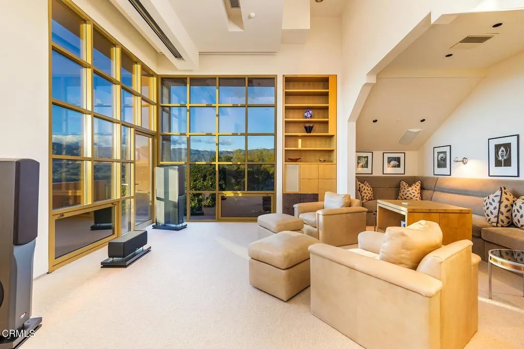 Oak View, California 93022, United States, 6 Bedrooms Bedrooms, ,6 BathroomsBathrooms,Residential,Active,90004