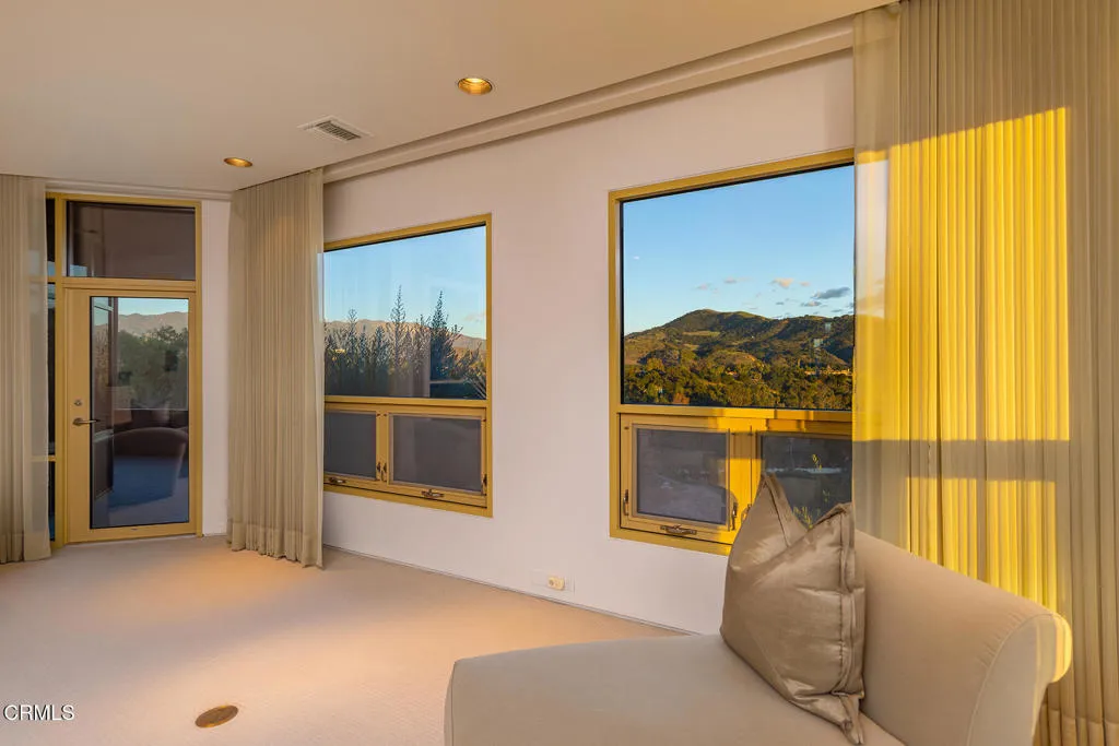 Oak View, California 93022, United States, 6 Bedrooms Bedrooms, ,6 BathroomsBathrooms,Residential,Active,90004