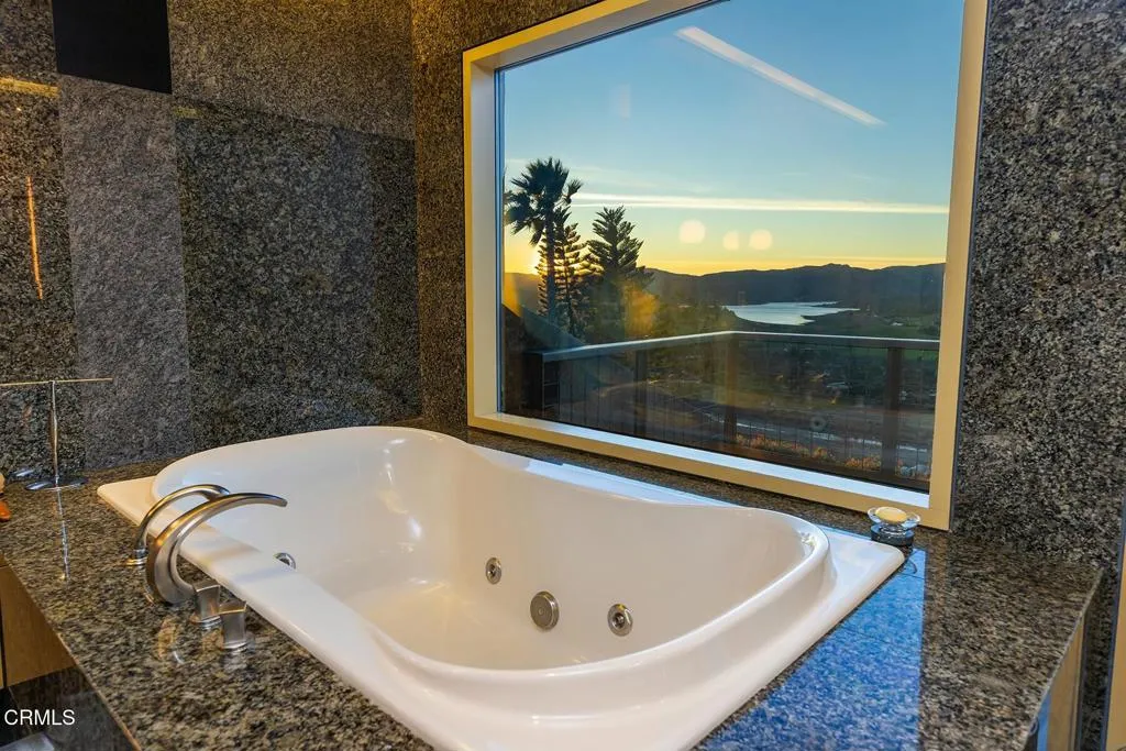 Oak View, California 93022, United States, 6 Bedrooms Bedrooms, ,6 BathroomsBathrooms,Residential,Active,90004