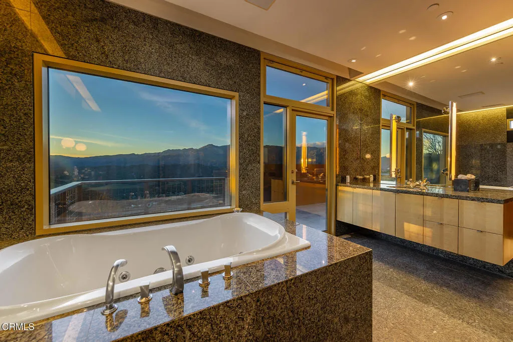 Oak View, California 93022, United States, 6 Bedrooms Bedrooms, ,6 BathroomsBathrooms,Residential,Active,90004