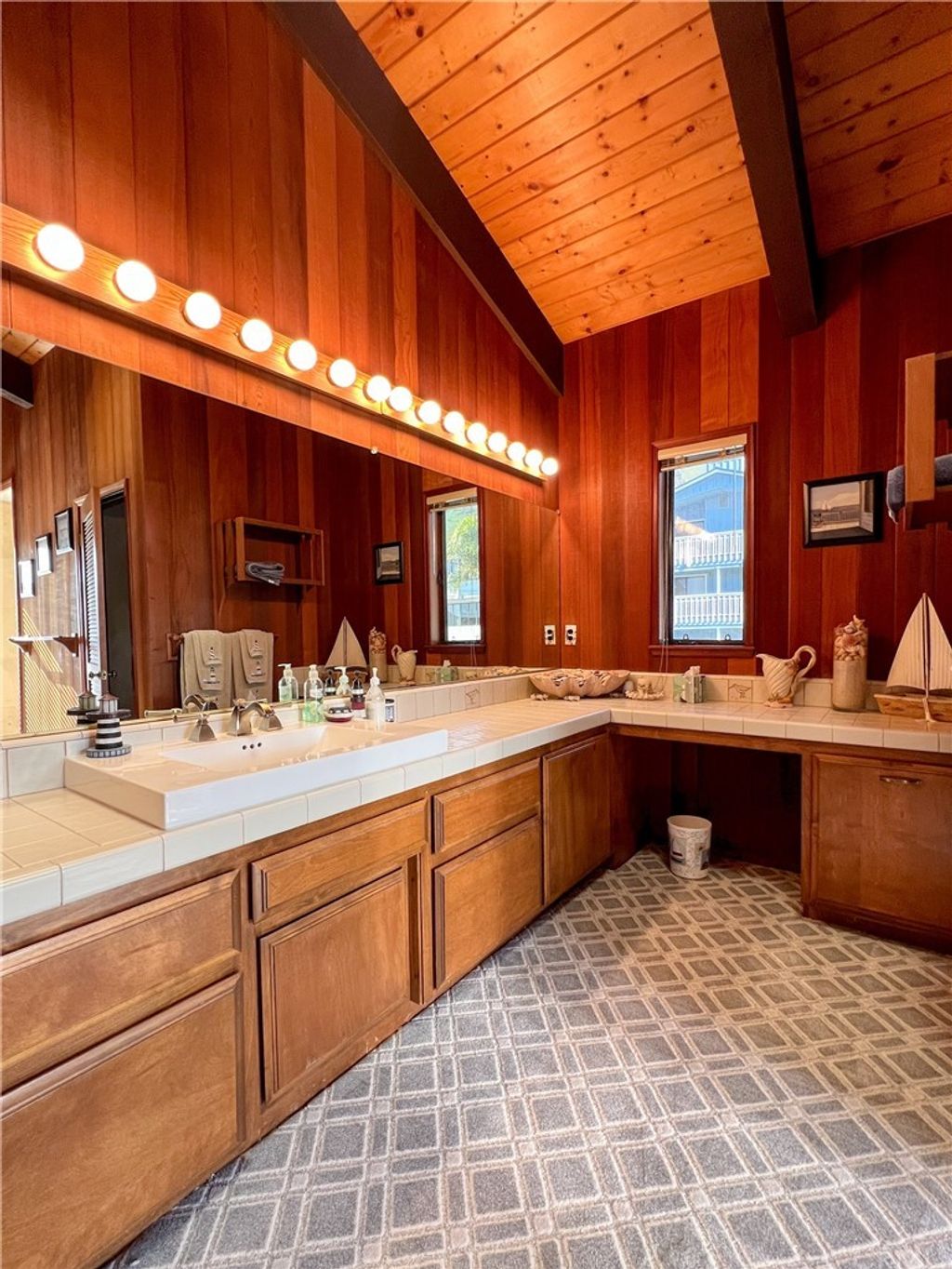 listing image 130724726618797495722