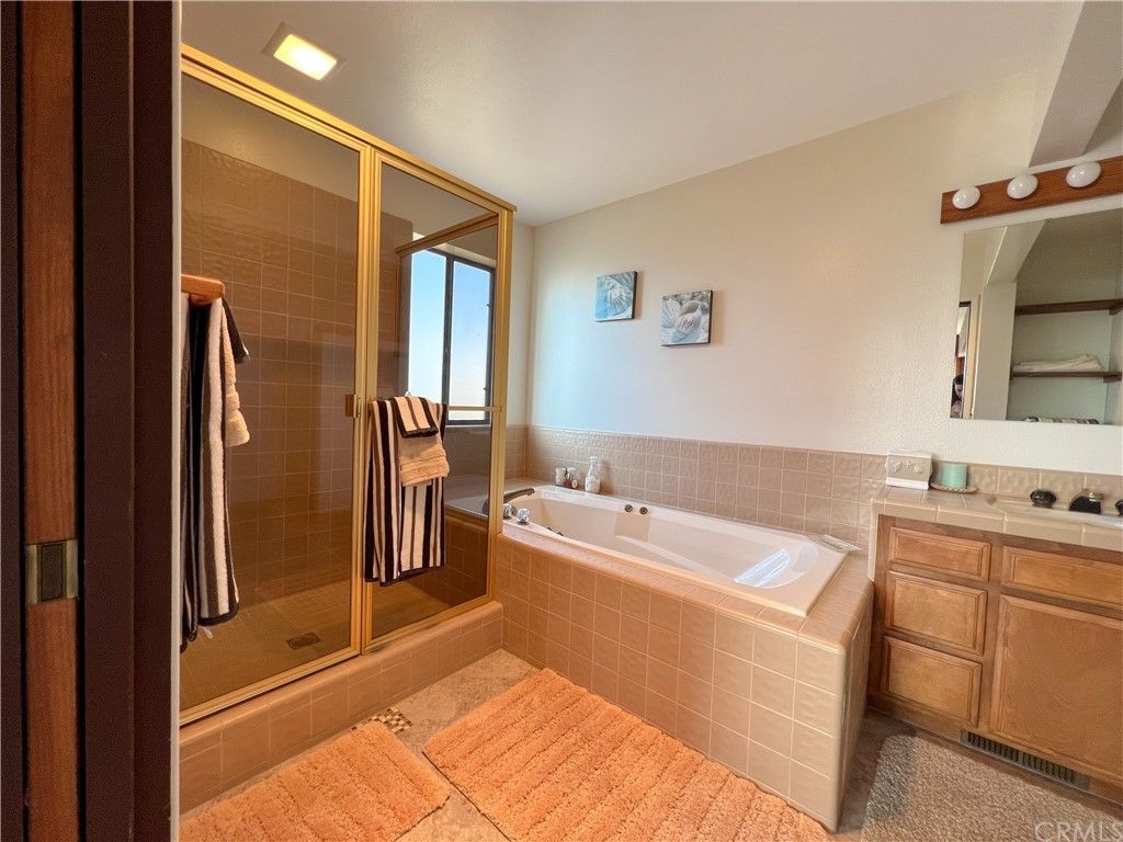 listing image 130725275866249982806