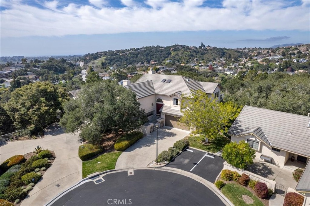 220 Oakwood Court