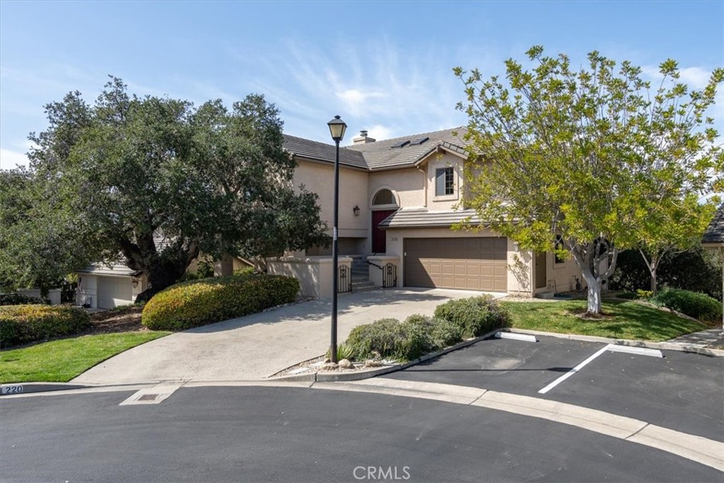 220 Oakwood Court